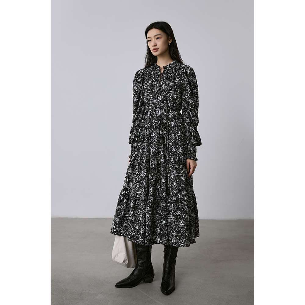 50代ファッション 花柄マキシワンピース