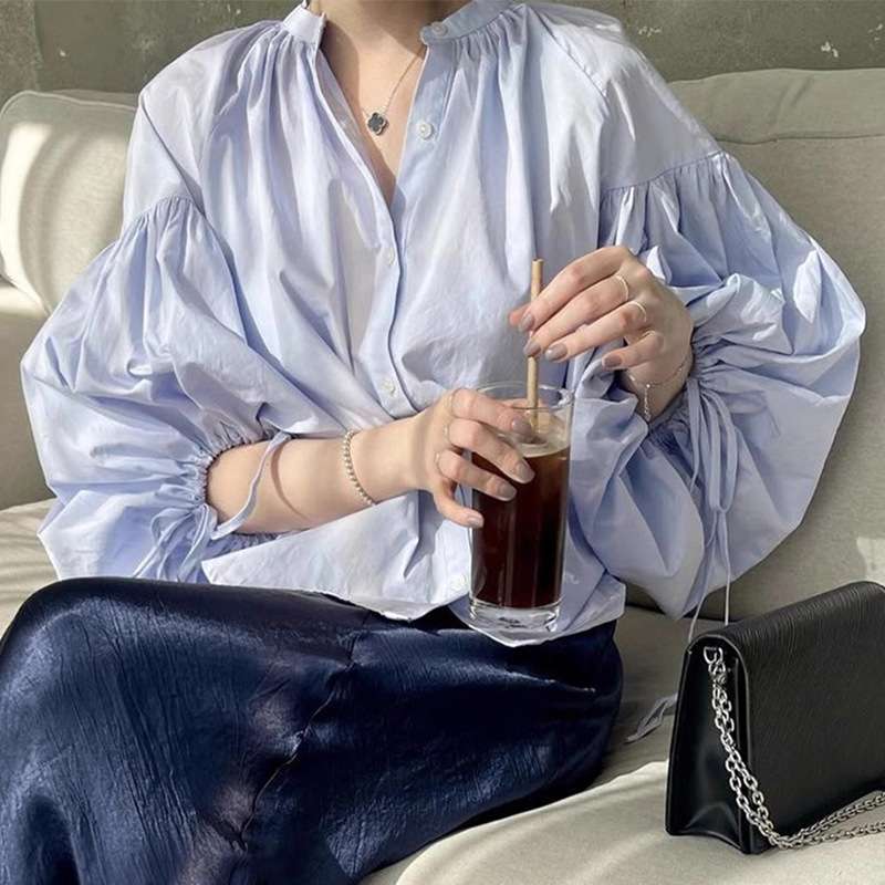 50代ファッション ふんわりバルーンスリーブシャツ