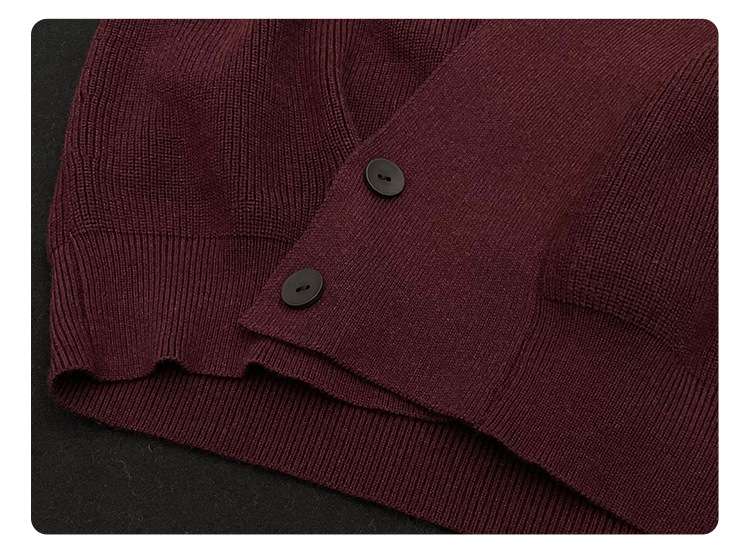 50代ファッション 優雅な襟付きウールニット