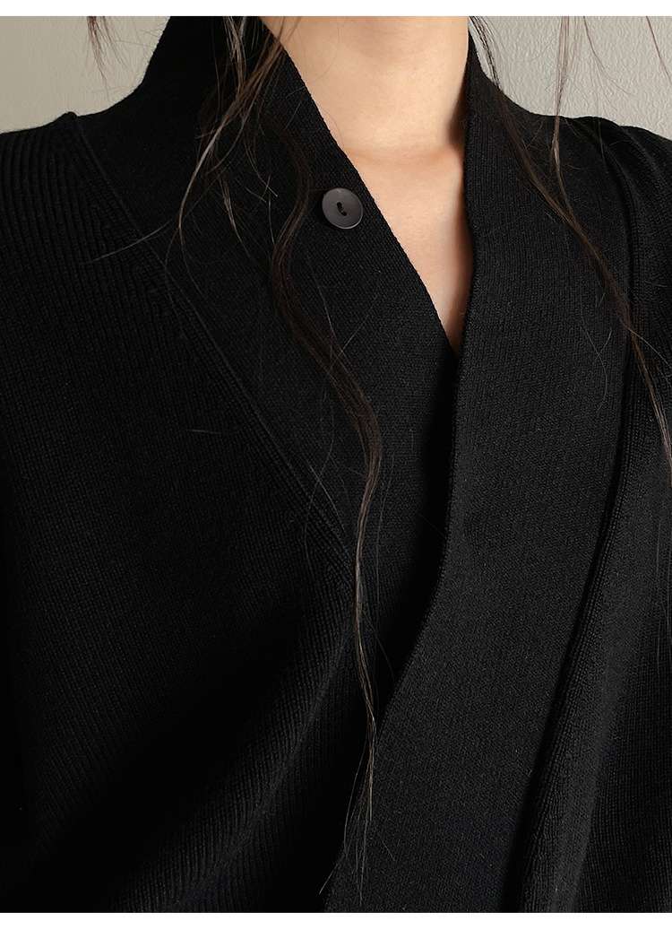 50代ファッション 優雅な襟付きウールニット