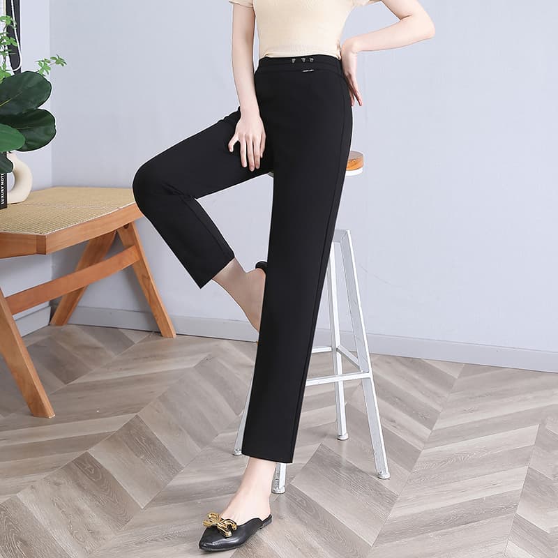50代ファッション 美シルエット ストレートパンツ