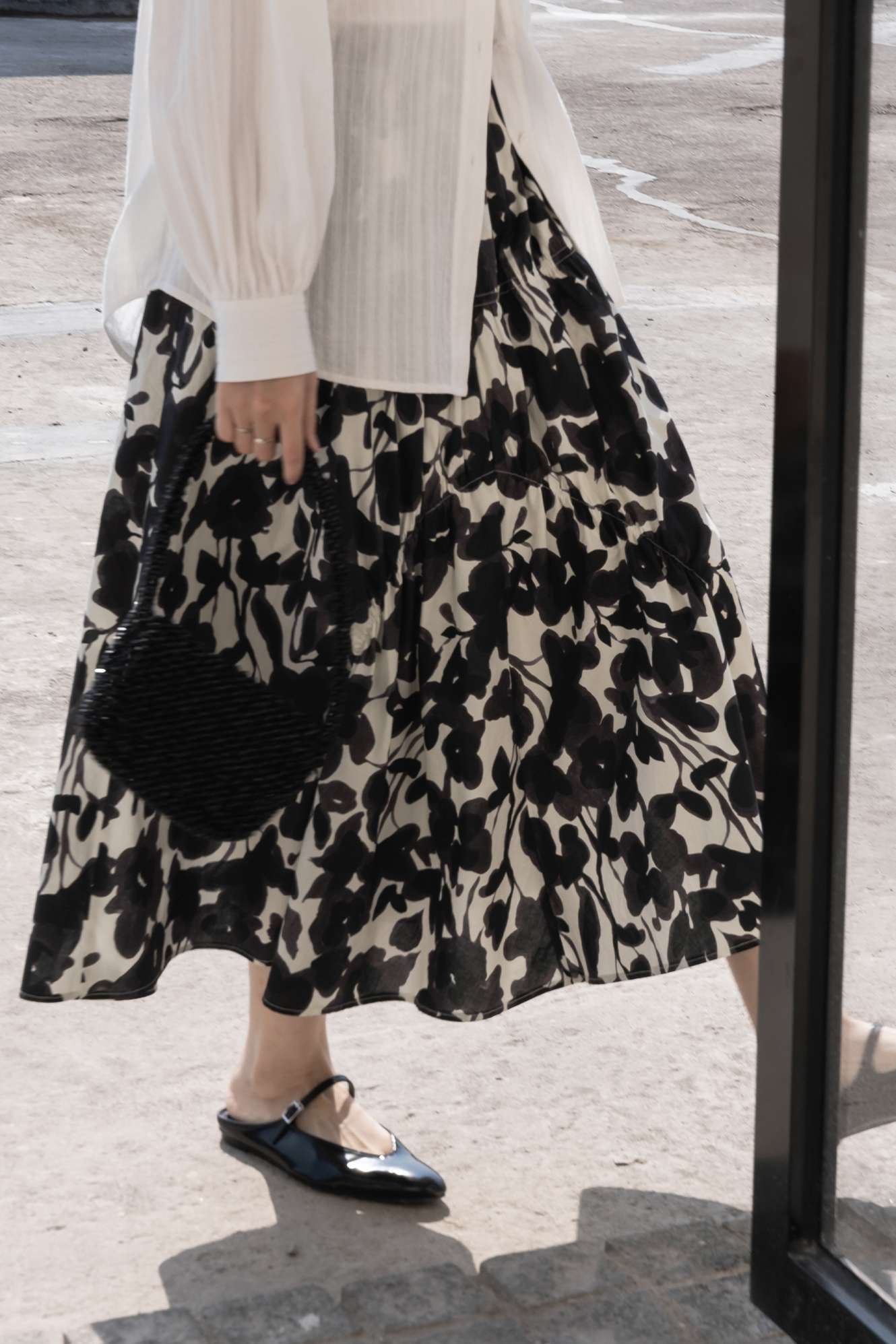 50代ファッション 花柄プリーツロングスカート