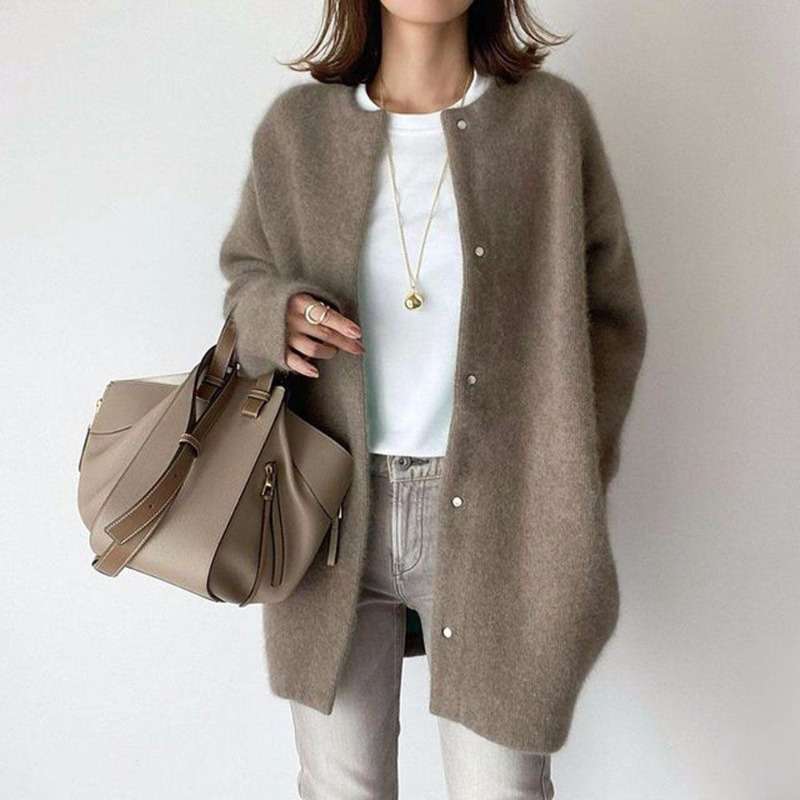 50代ファッション 大人の洗練ゆったりカーディガン