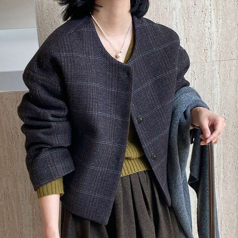 50代ファッション 上質なチェック柄ショートジャケット