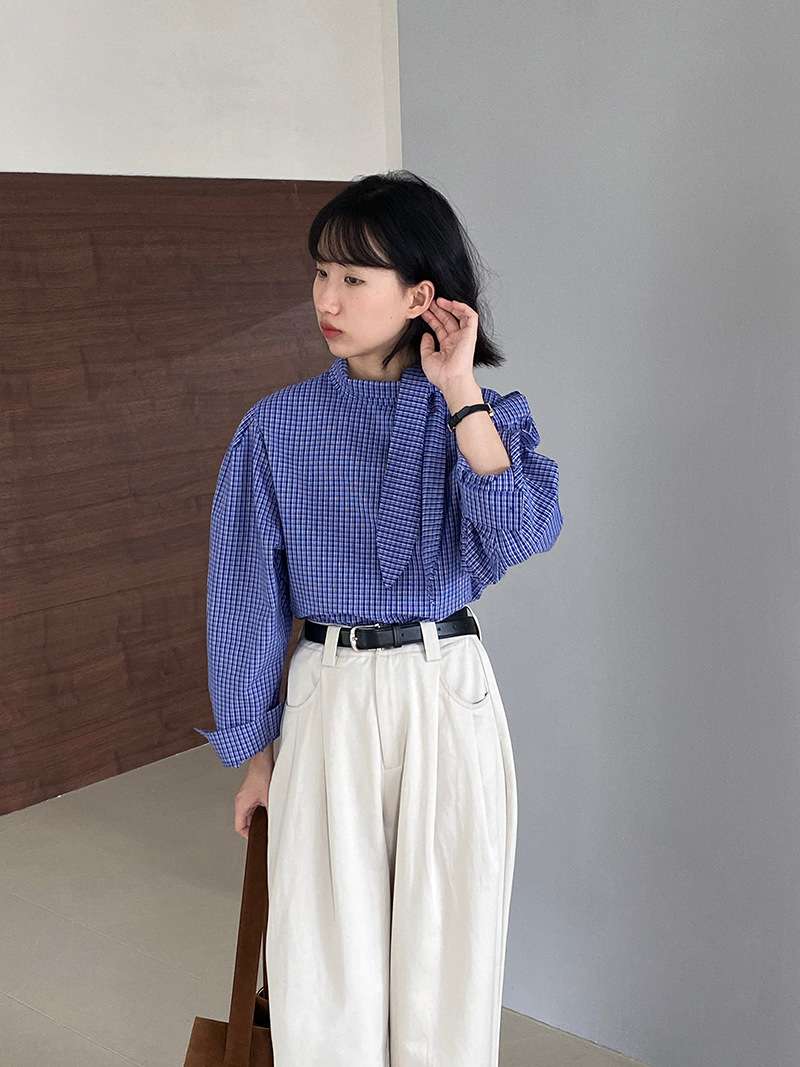 50代ファッション 立体スリーブチェックブラウス