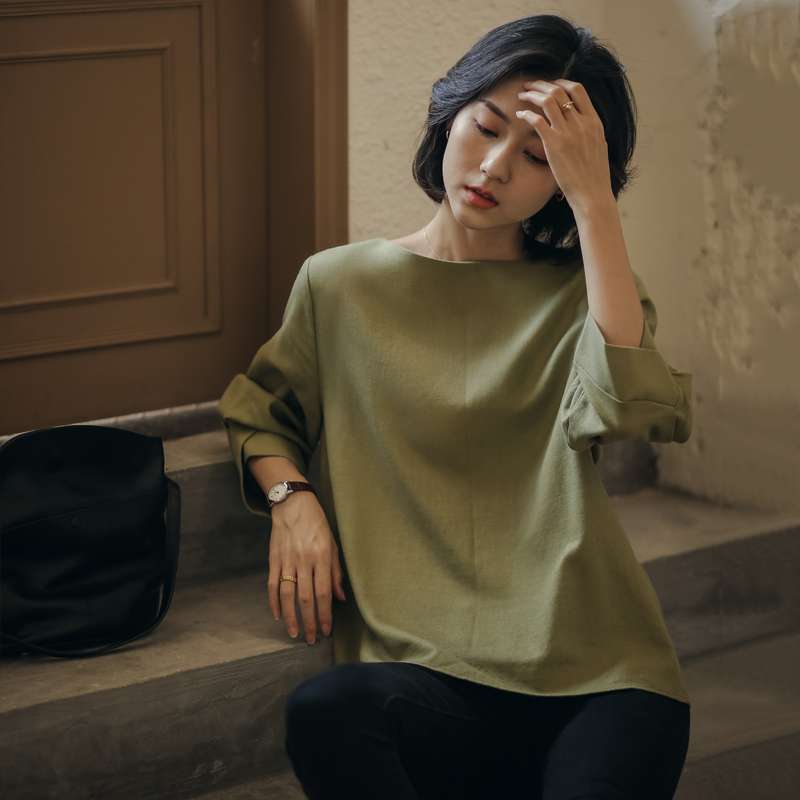 50代ファッション 上品なゆったりニットプルオーバー