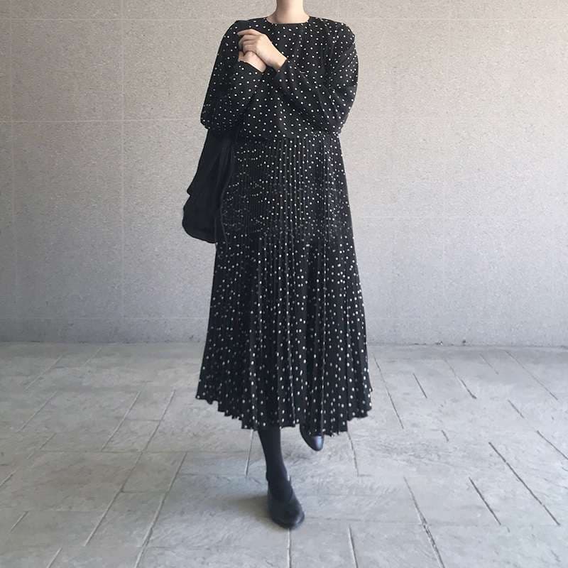 50代ファッション 大人の上品水玉ワンピース