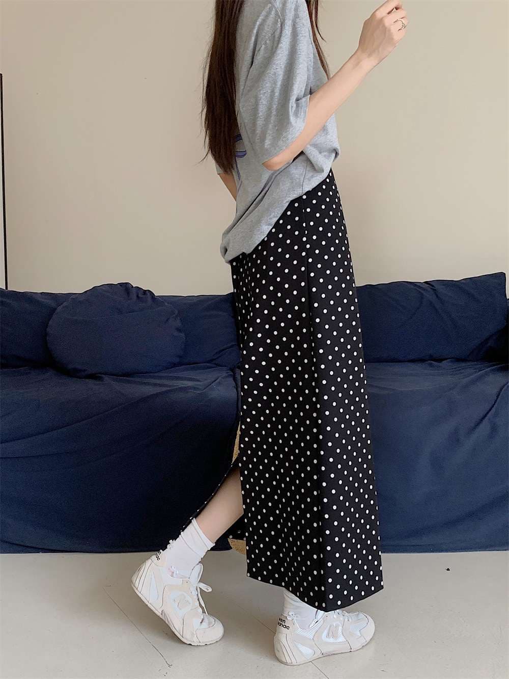 50代ファッション 水玉柄ロングスカート