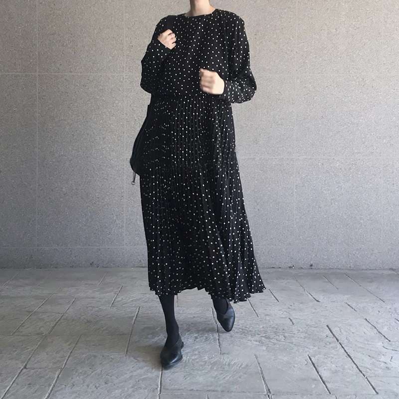50代ファッション 大人の上品水玉ワンピース