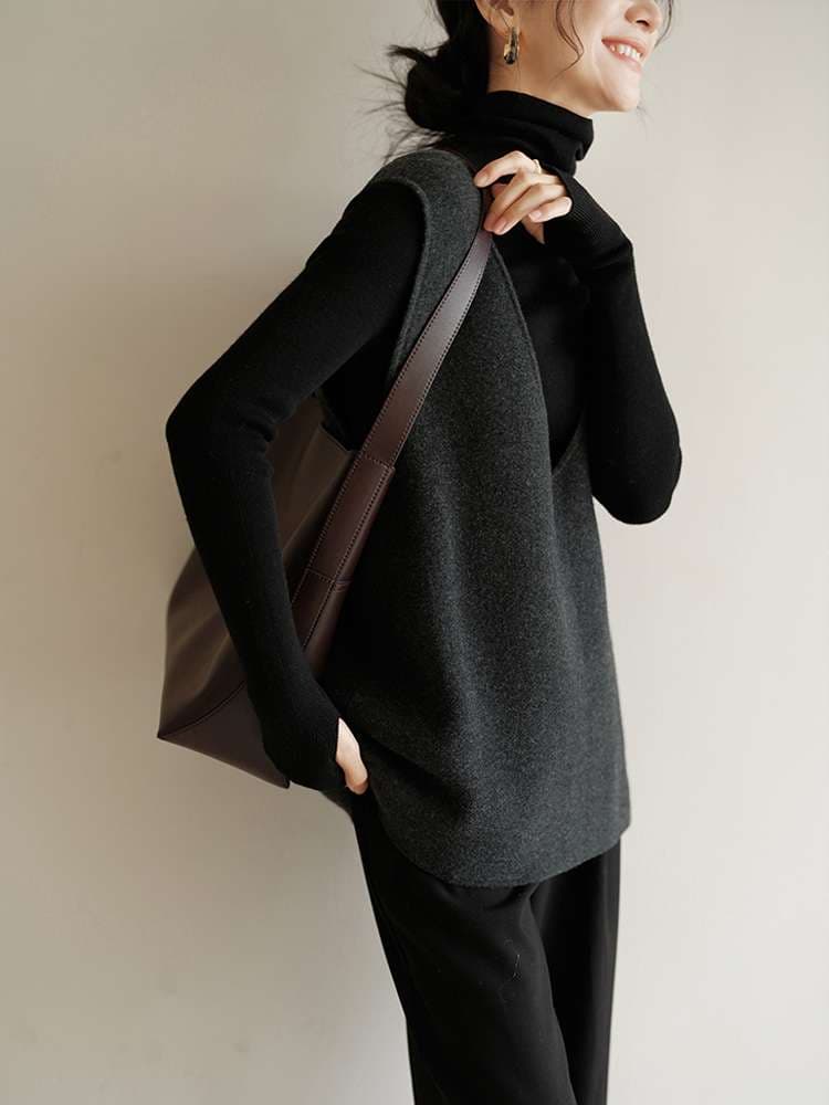 50代ファッション 洗練タートル重ね着ベスト