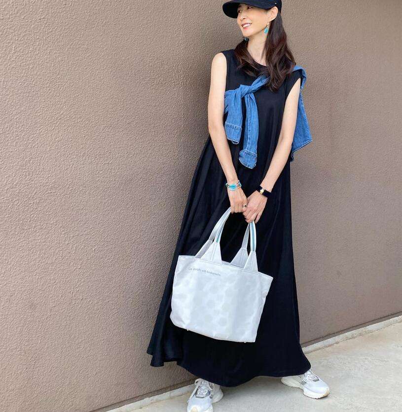 50代ファッション 大人のゆったりマキシワンピース