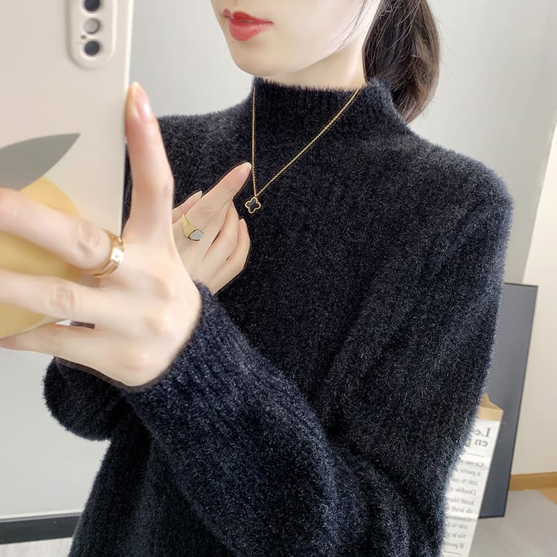 50代ファッション ふわもこ立ち襟リブニット