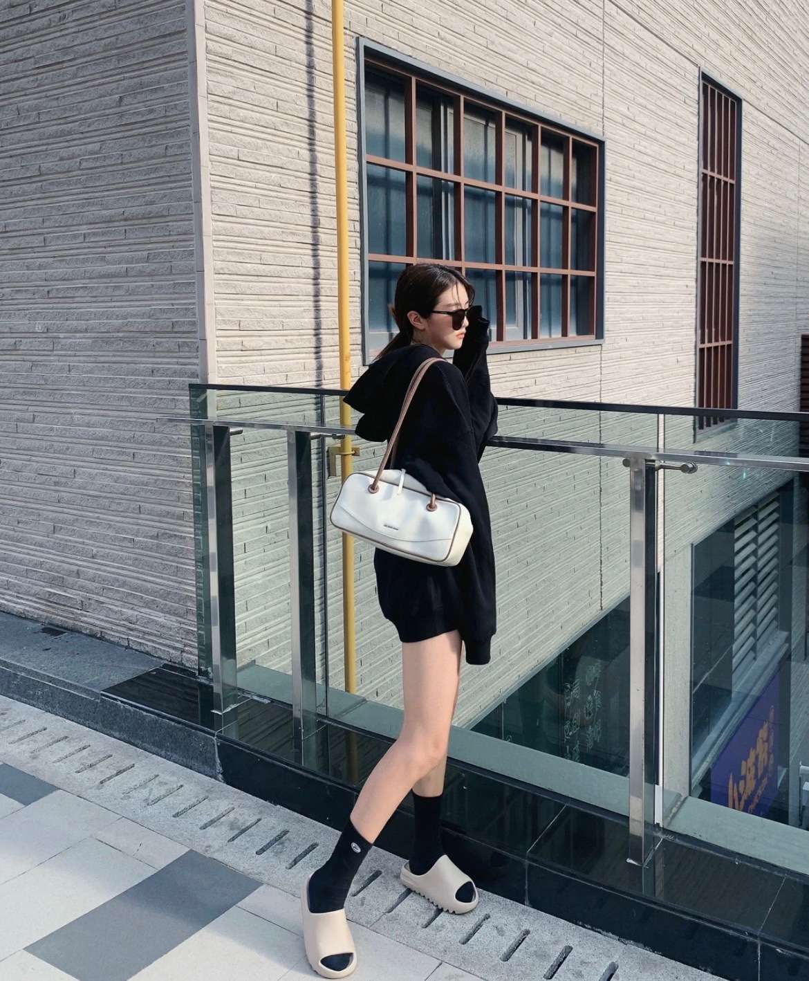 50代ファッション モダンスリッパスニーカー