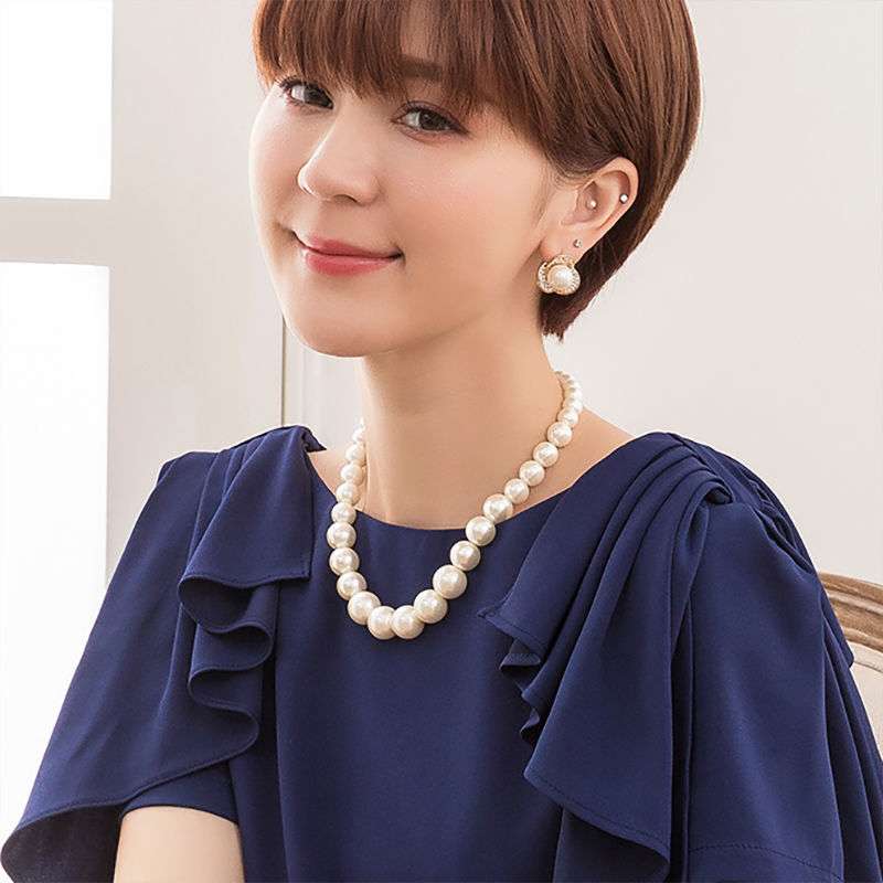 50代ファッション 大粒真珠のネックレス