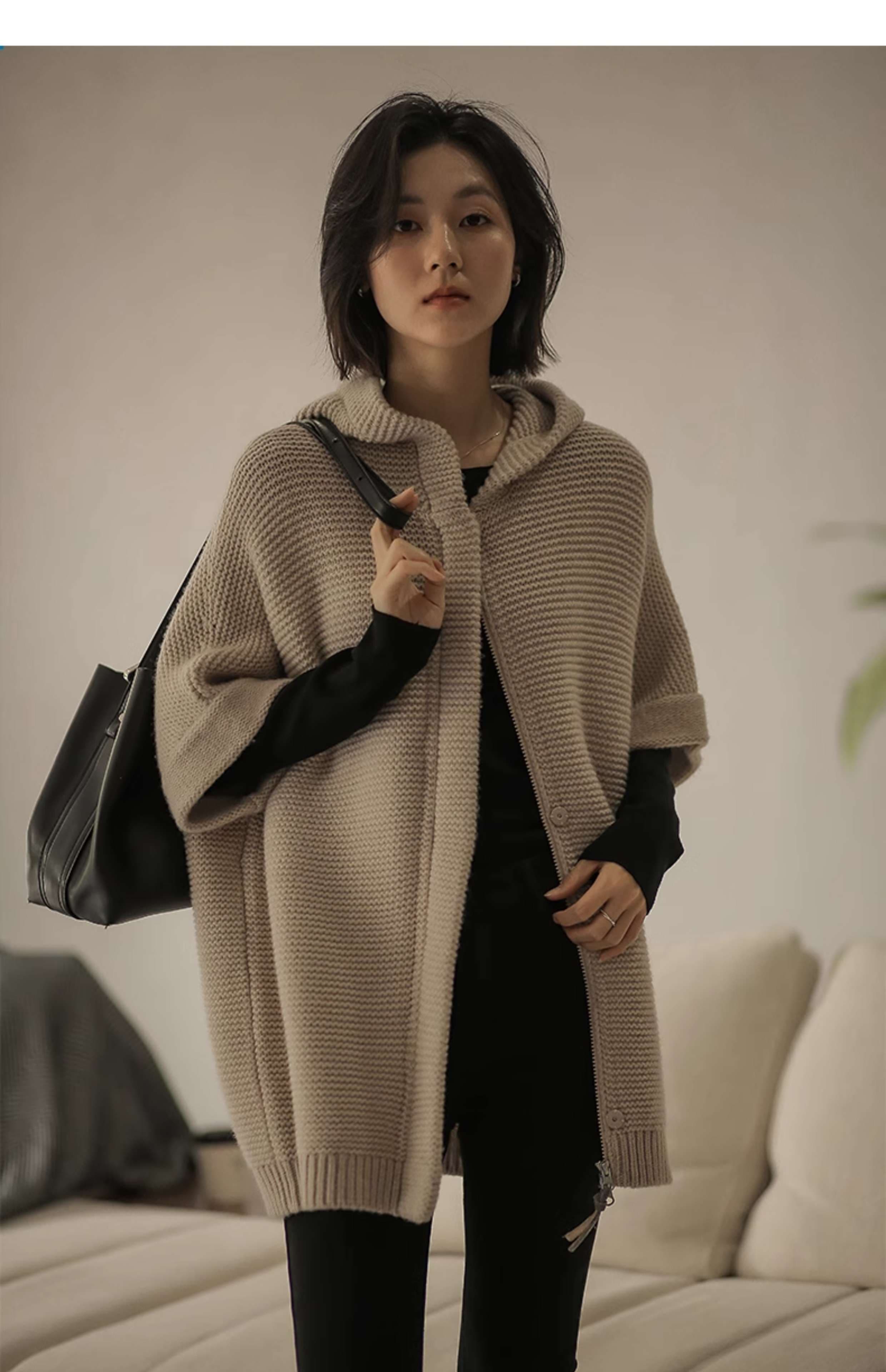 50代ファッション ゆったりフード付きニットポンチョ