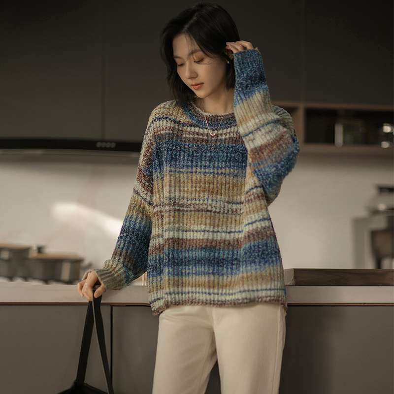 50代ファッション 大人の休日 ゆったりニットセーター