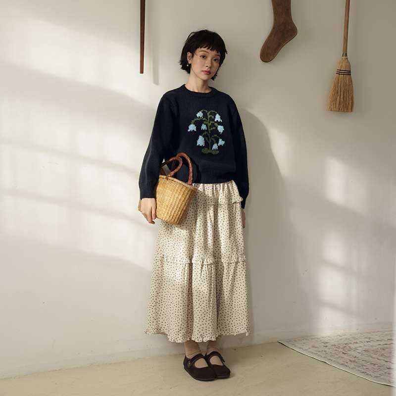 50代ファッション 小花柄ティアードロングスカート