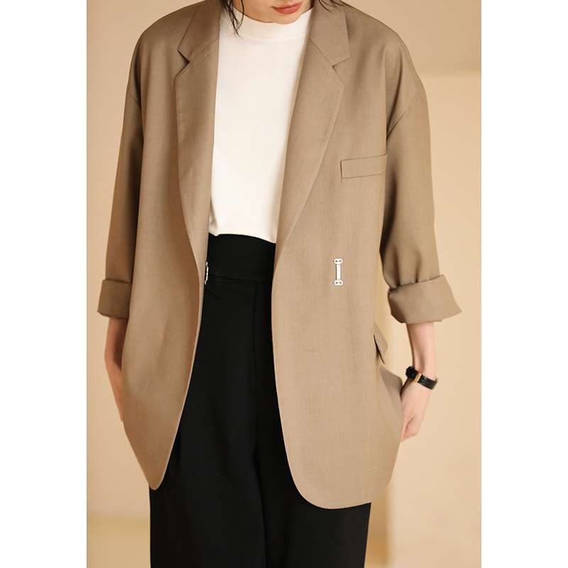 50代ファッション 上品シルエットのオーバーサイズジャケット