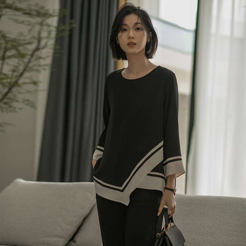 50代ファッション スクエアデザイン優雅ブラウス