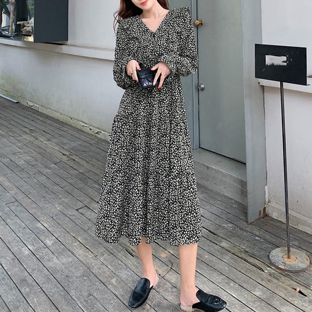 50代ファッション 花柄ティアード長袖ワンピース 上品な小花柄
