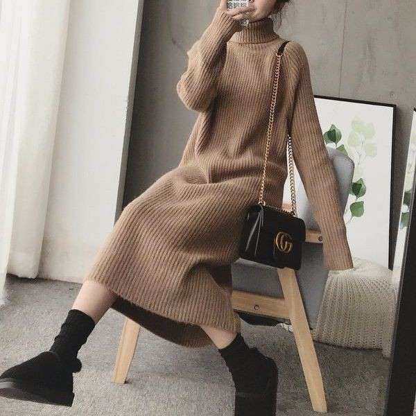 50代ファッション 上品シルエットの長袖ニットワンピース