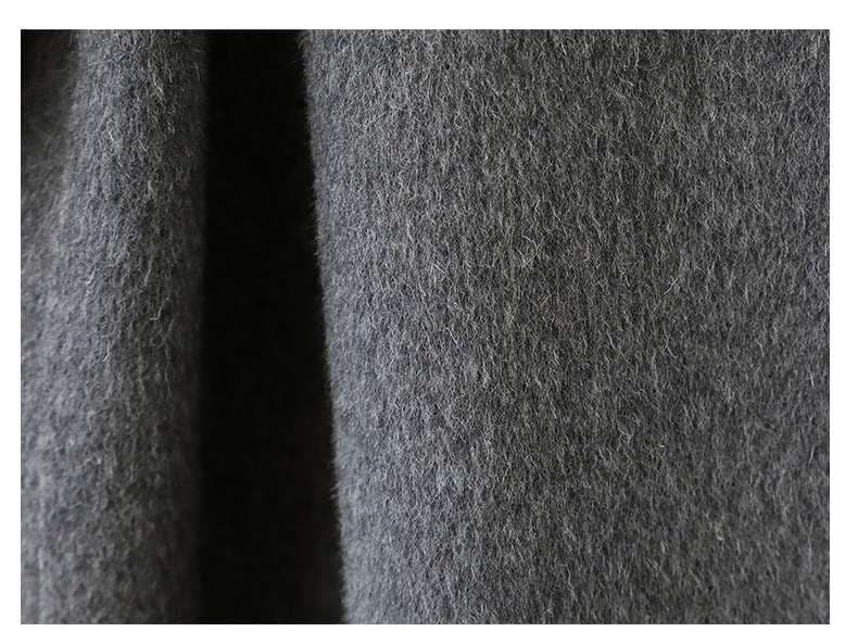 50代ファッション  エレガントな襟付きロングコート