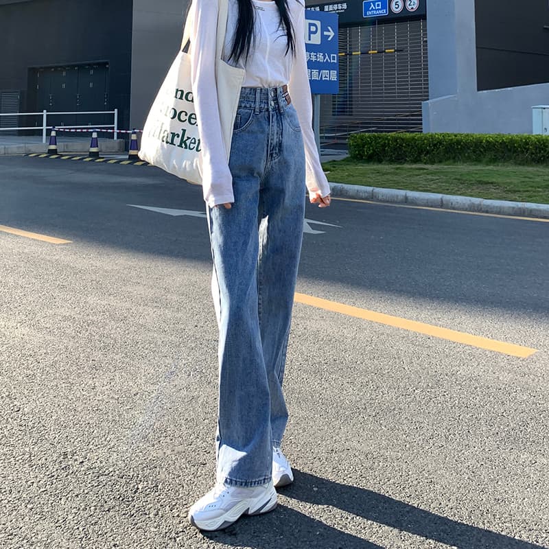 50代ファッション ゆったりシルエット ハイウエストデニム