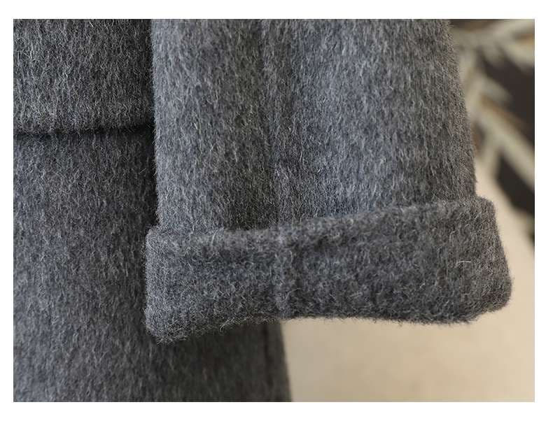 50代ファッション  エレガントな襟付きロングコート