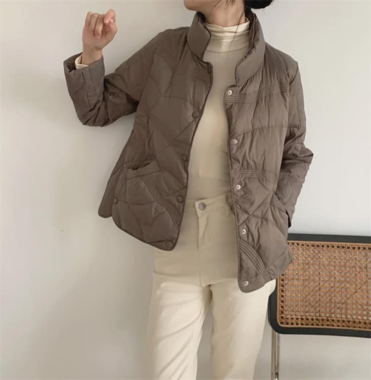 50代ファッション 上品な軽量中綿ジャケット 大人のきれいめショート丈コート