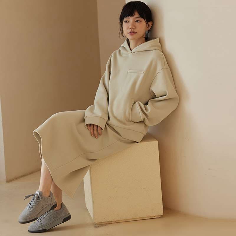 50代ファッション ゆったりフード付きスウェットワンピース