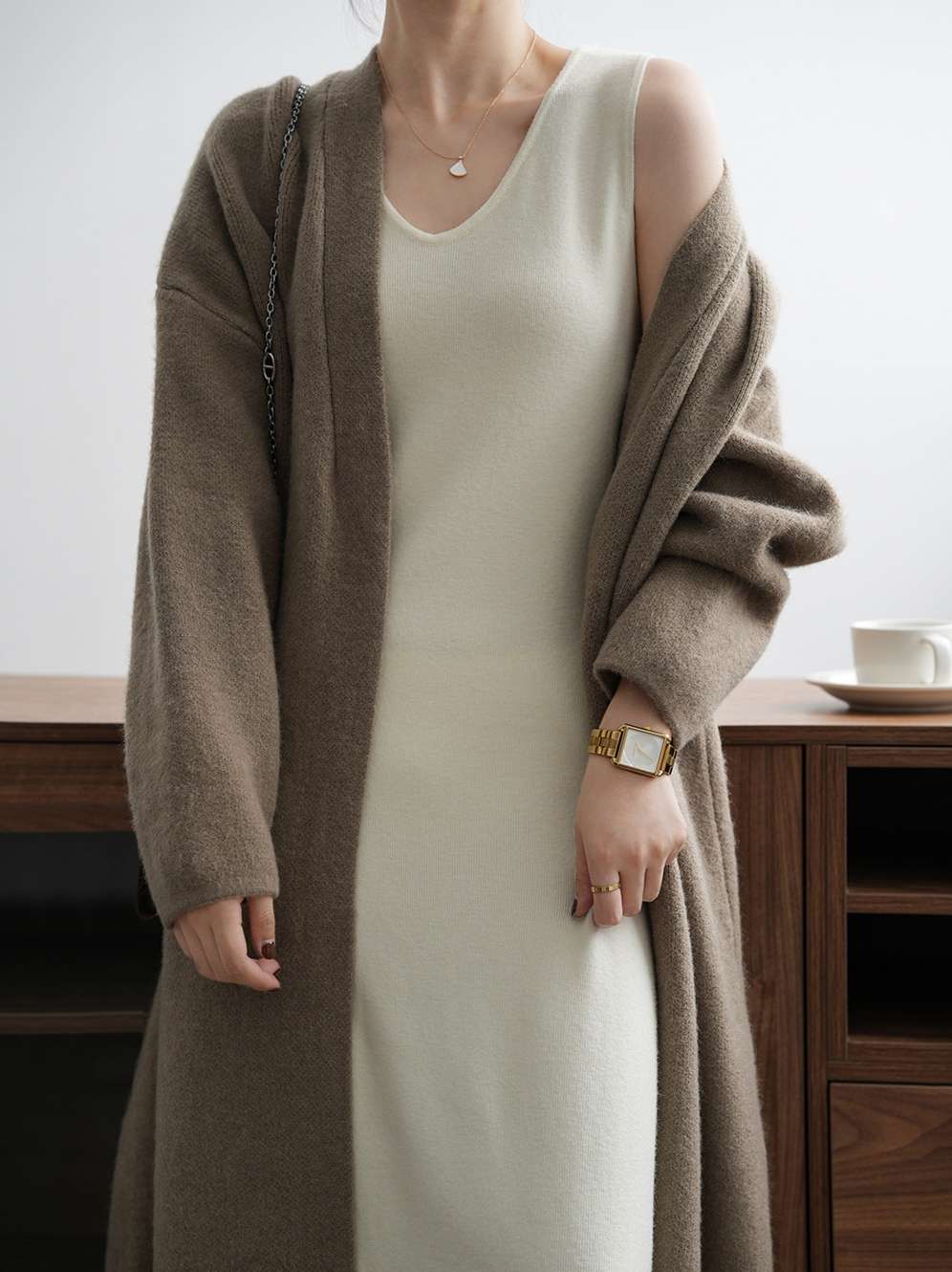 50代ファッション 大人の洗練ノースリーブワンピース