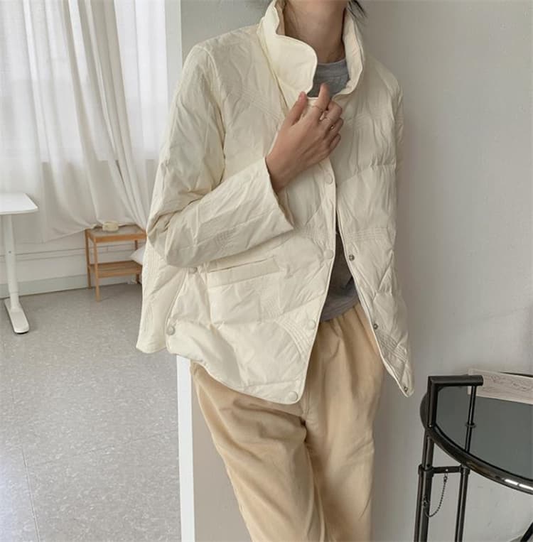 50代ファッション 上品な軽量中綿ジャケット 大人のきれいめショート丈コート