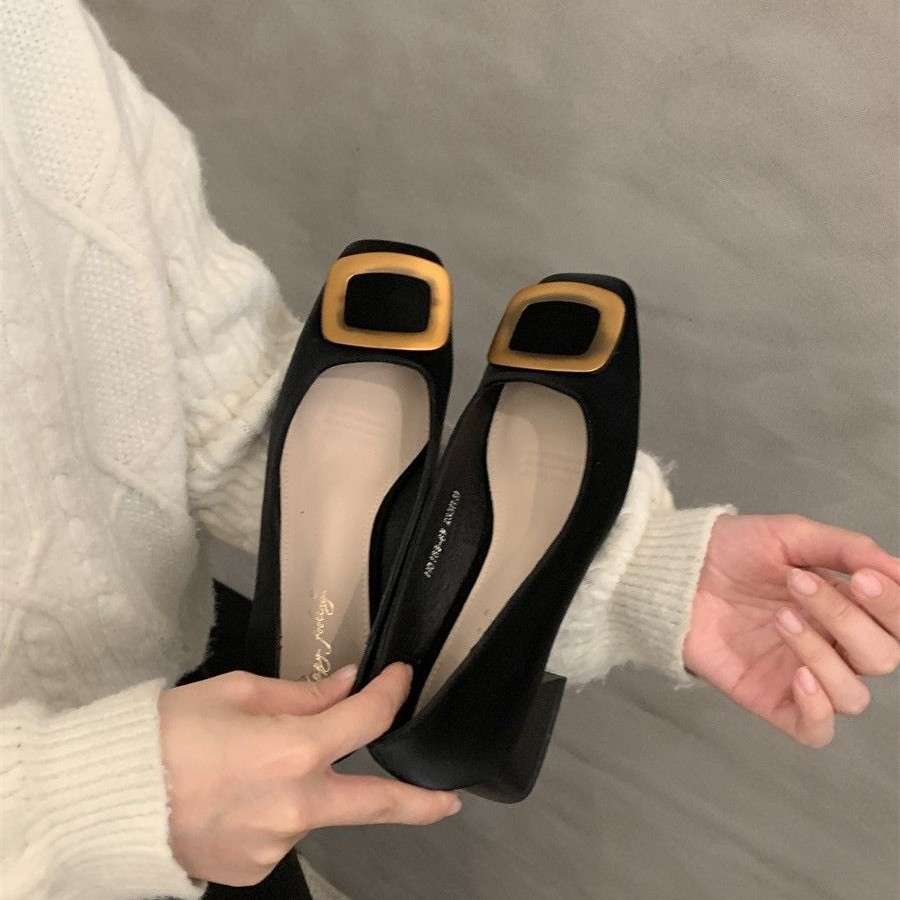 50代ファッション クラシックバックルフラットシューズ