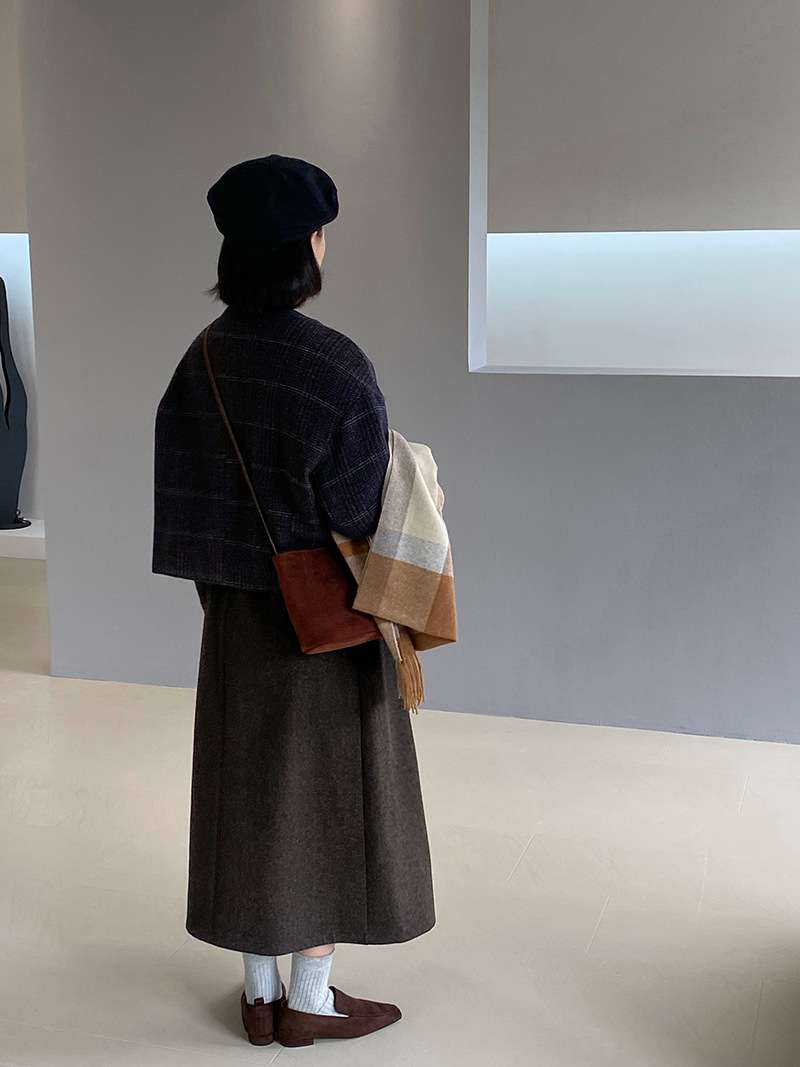 50代ファッション 上質なチェック柄ショートジャケット