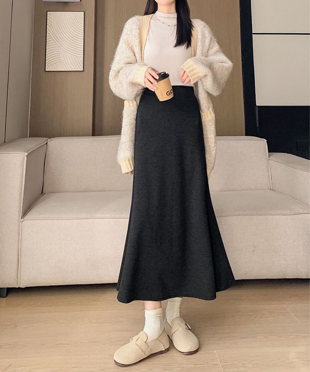50代ファッション 美脚効果抜群フレアロングスカート