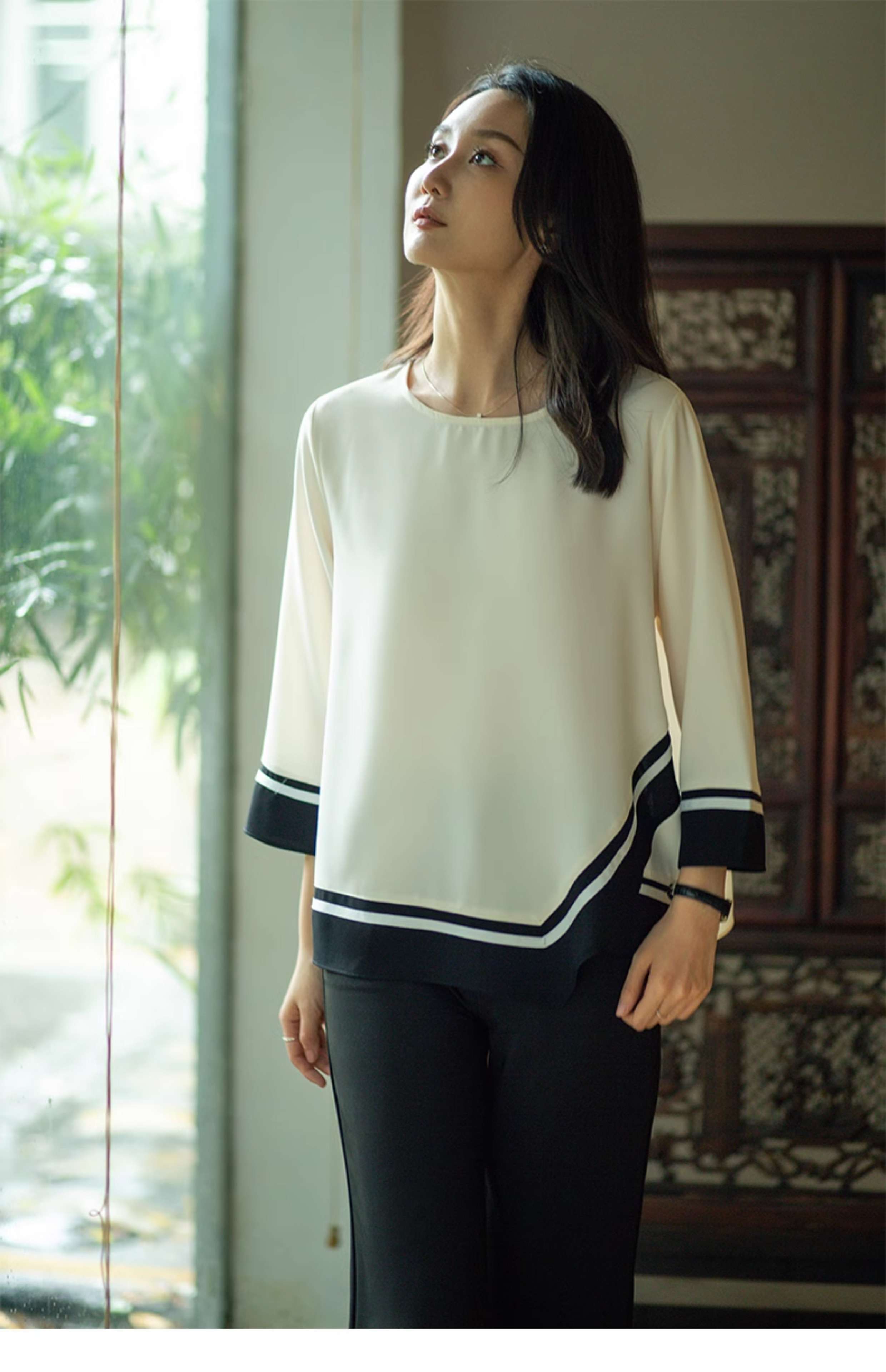 50代ファッション スクエアデザイン優雅ブラウス