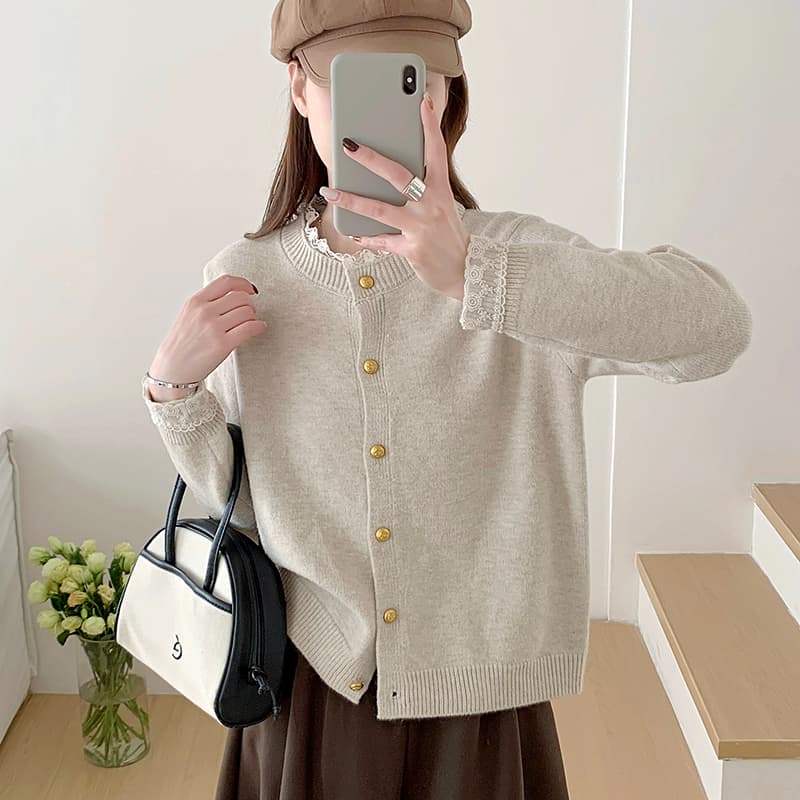 50代ファッション レース襟付き上品ニットカーディガン