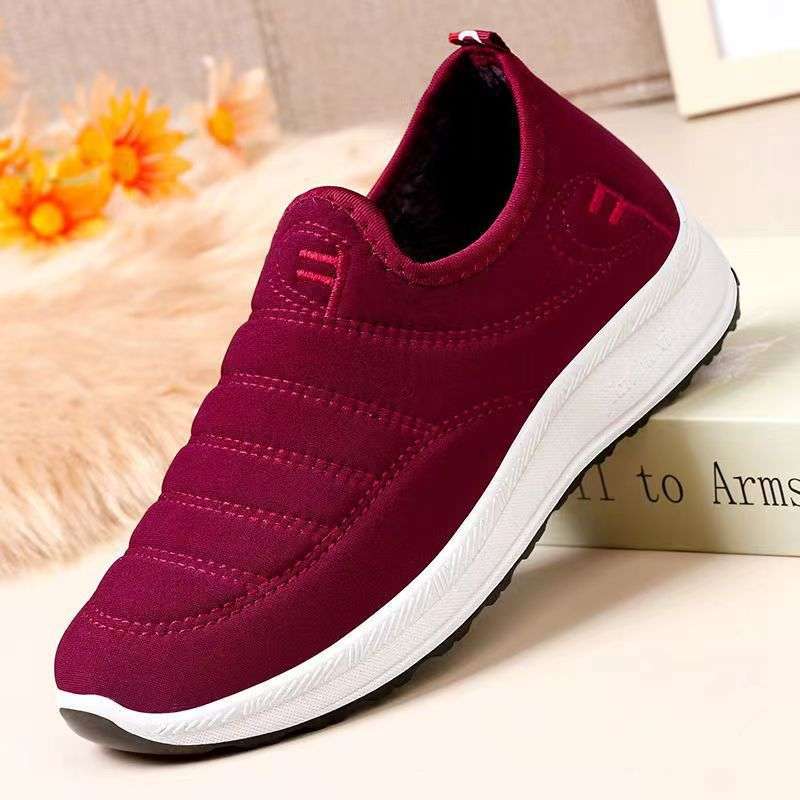 50代ファッション 軽量スリッポンシューズ