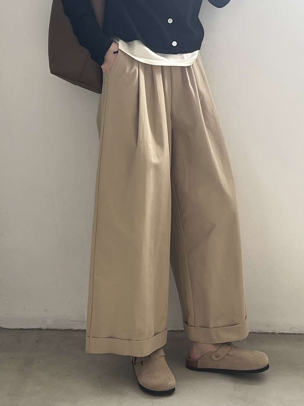 50代ファッション リラックスワイドパンツ