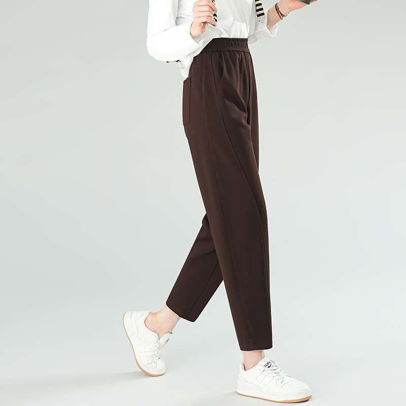 50代ファッション シンプル楽ちんシガレットパンツ