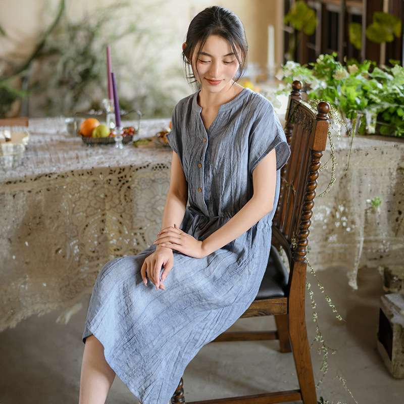 50代ファッション ゆったりリネン風ワンピース