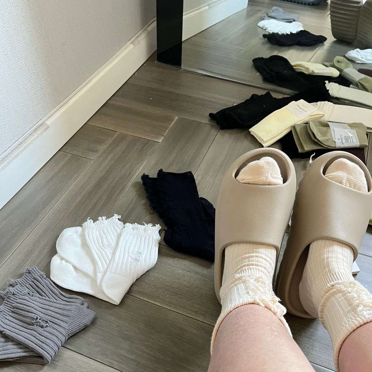 50代ファッション モダンスリッパスニーカー