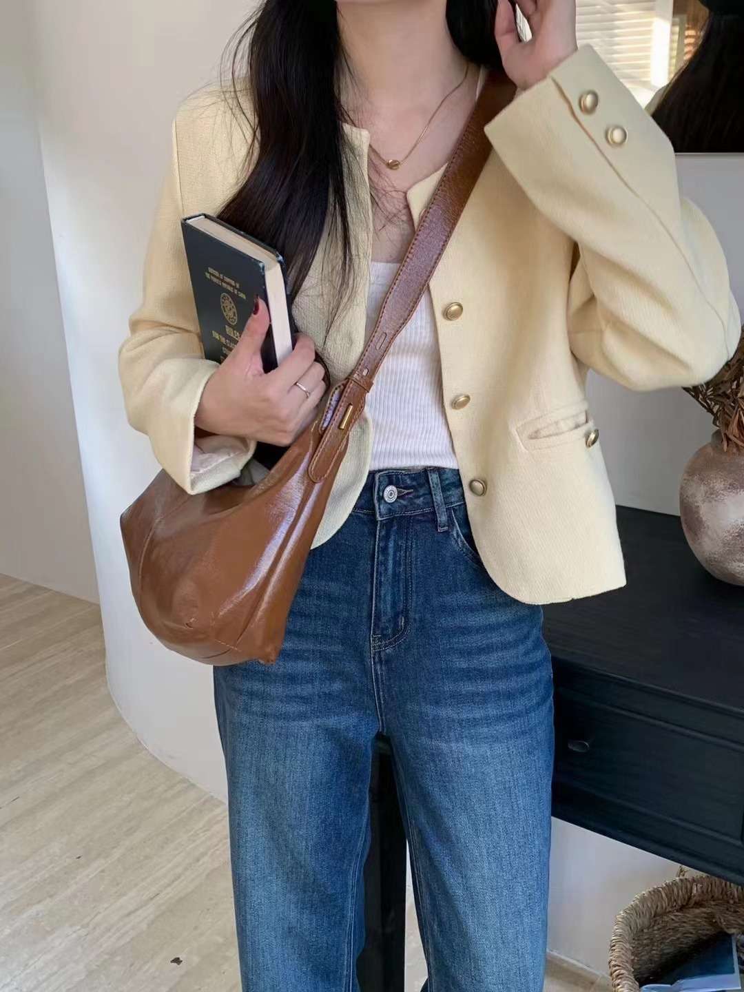 50代ファッション しっとり柔らかホーボーバッグ