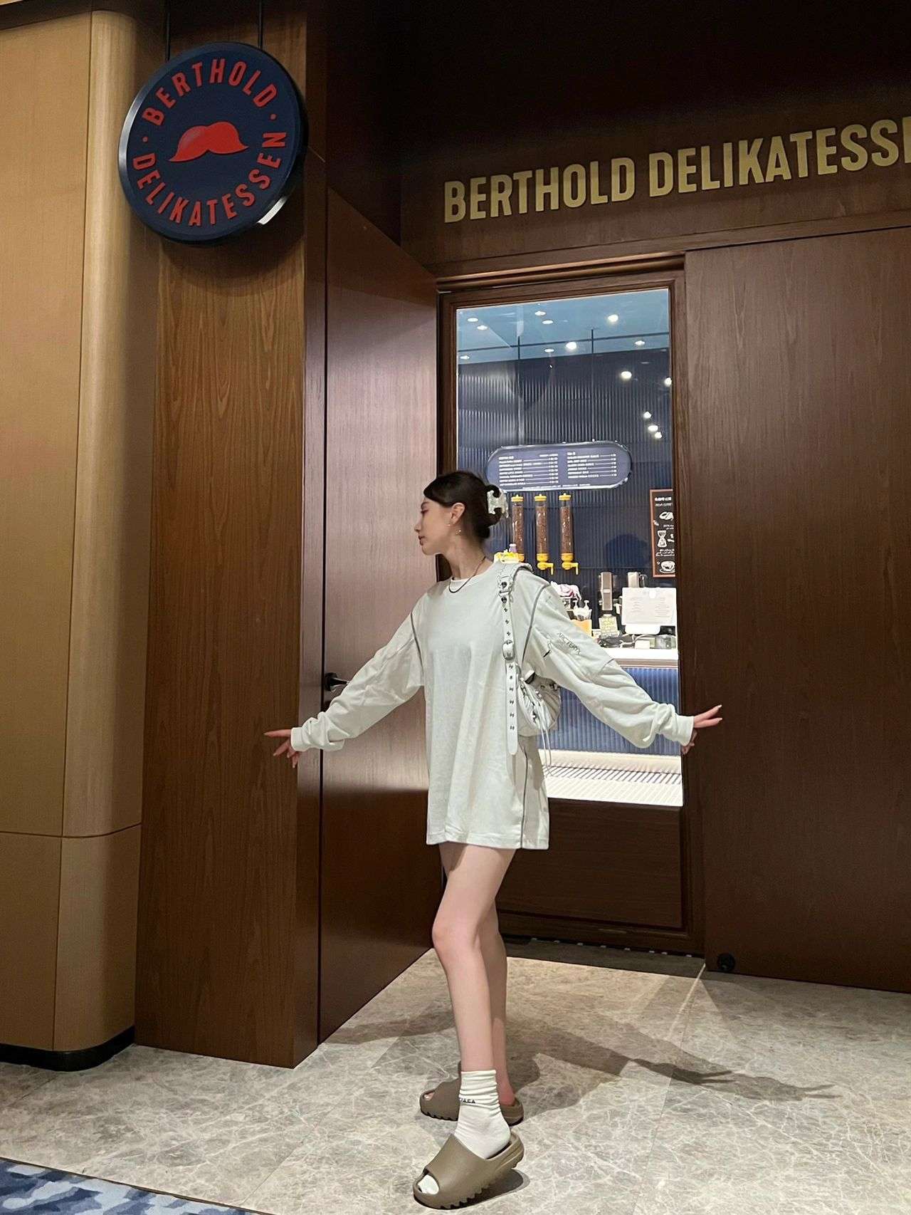 50代ファッション モダンスリッパスニーカー