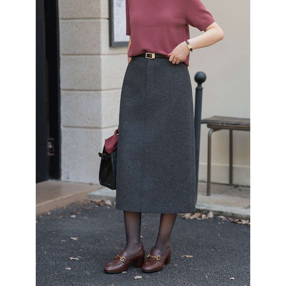 50代ファッション シンプル上品ミモレ丈スカート