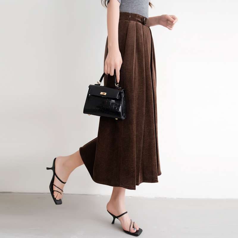 50代ファッション プリーツロングスカート