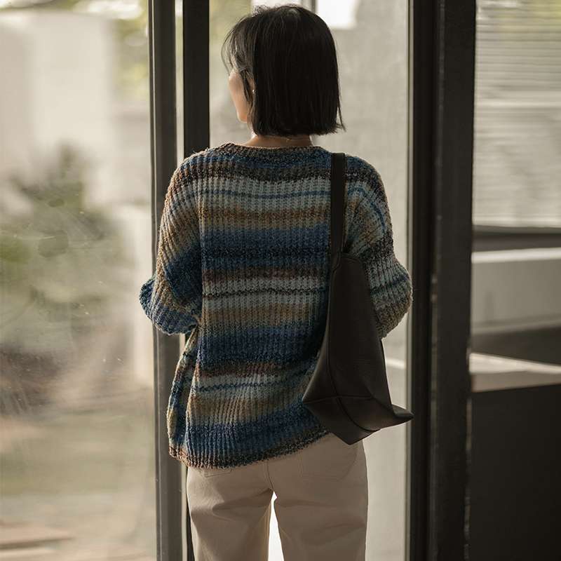 50代ファッション 大人の休日 ゆったりニットセーター