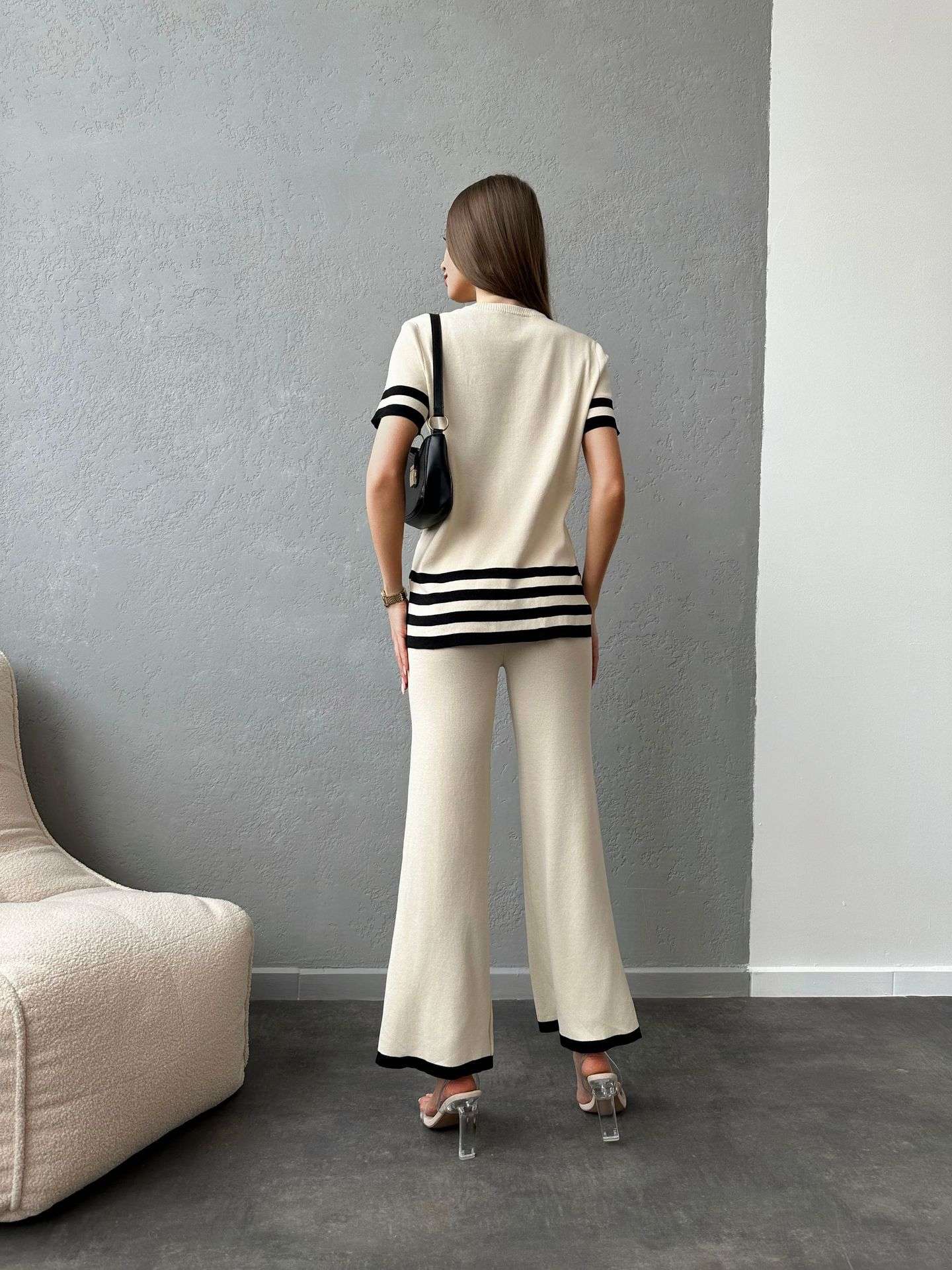 50代ファッション 大人のリラックスニットセットアップ