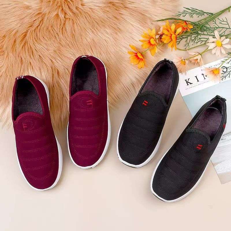 50代ファッション 軽量スリッポンシューズ