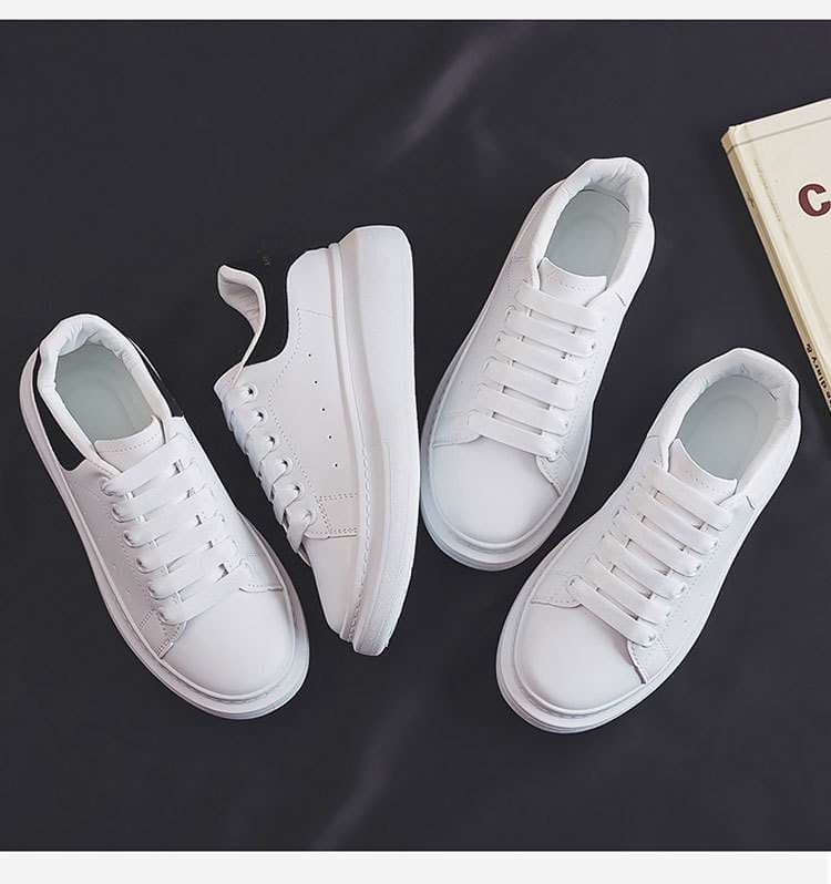 50代ファッション 上品カジュアル革靴スニーカー